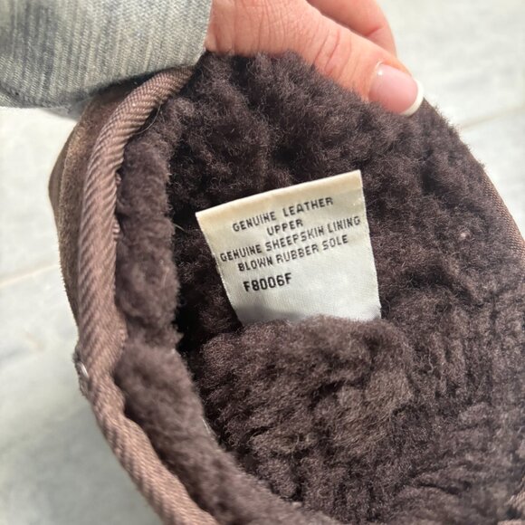 UGG Classic Short 5825 Sheepskin Lined Suede Boots Brown Women's Size 8W - Picture 9 of 9